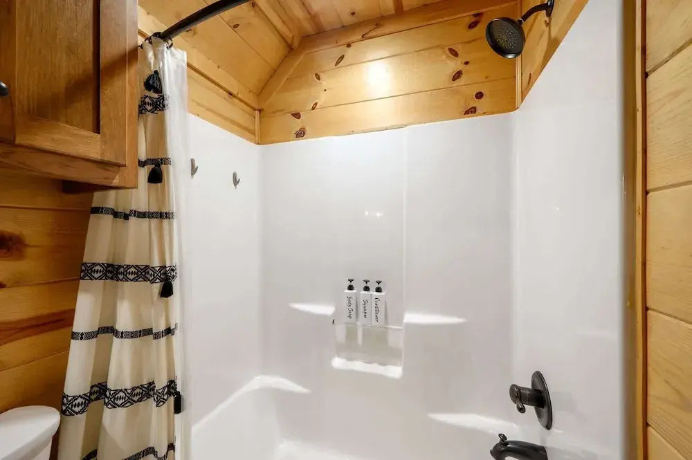 Summer Moon Lodge - For 8ppl