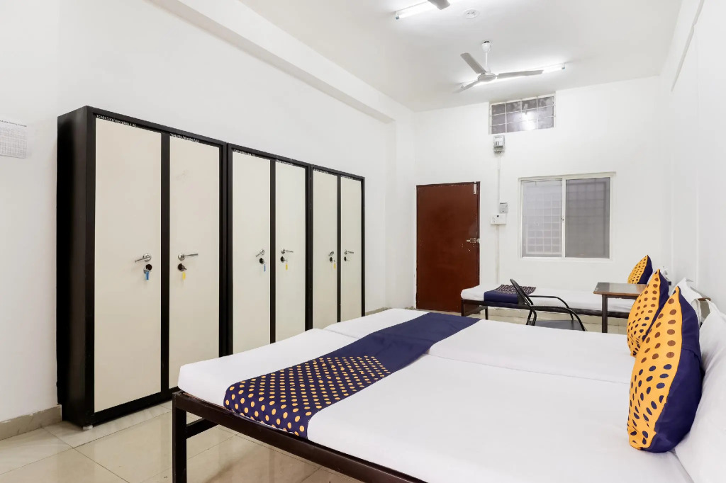 SPOT ON 65123 Raj Service Apartments