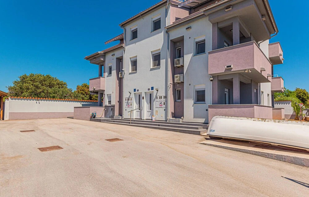 Nice Apartment in Kanica With Wifi and 2 Bedrooms