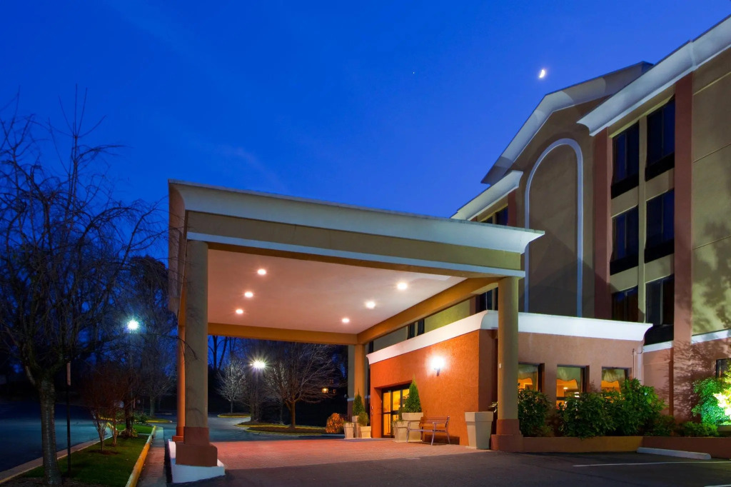 Holiday Inn Express Fairfax-Arlington Boulevard by IHG