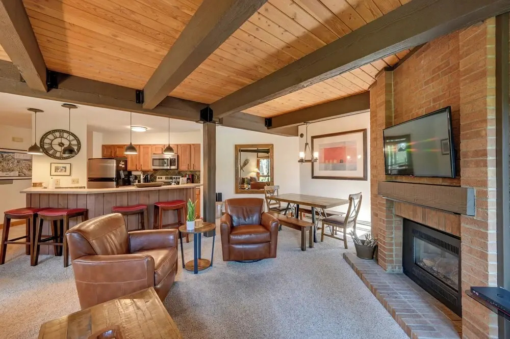 Upscale Condo w/ Balcony < 1/2 Mi to Ski Resort