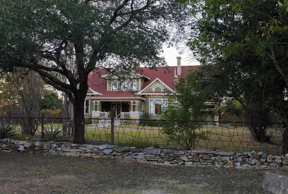 1906 Haus Stay for 13 With Pool-hot Tub