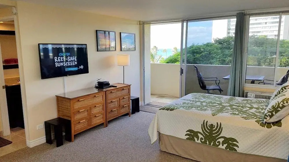 Diamond Head Beach Hotel 805