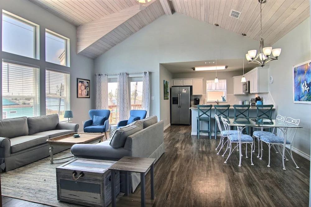 Life is Good Today 4 Bedrooms 4.5 Bathrooms Condo