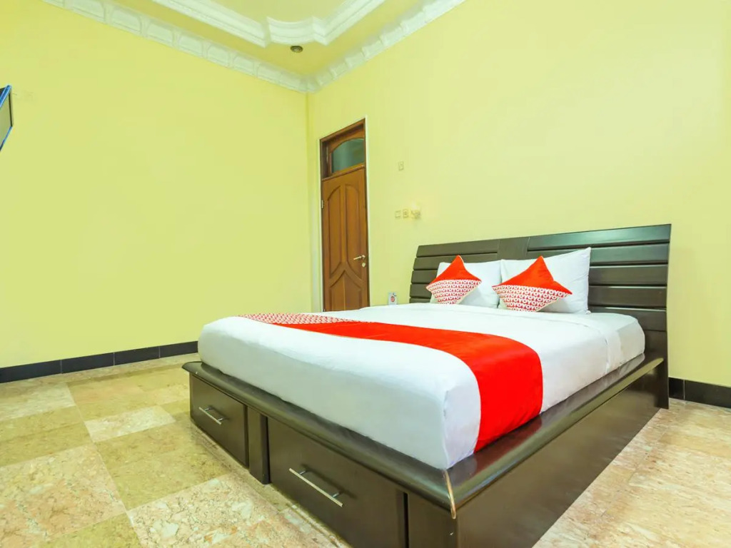 RedDoorz at Senaz Guesthouse Mataram