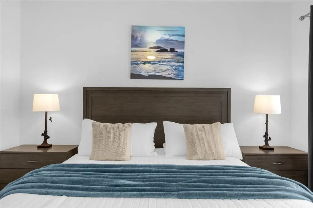 4 Bedrooms 3.5 Bathrooms Solterra 4735 TD