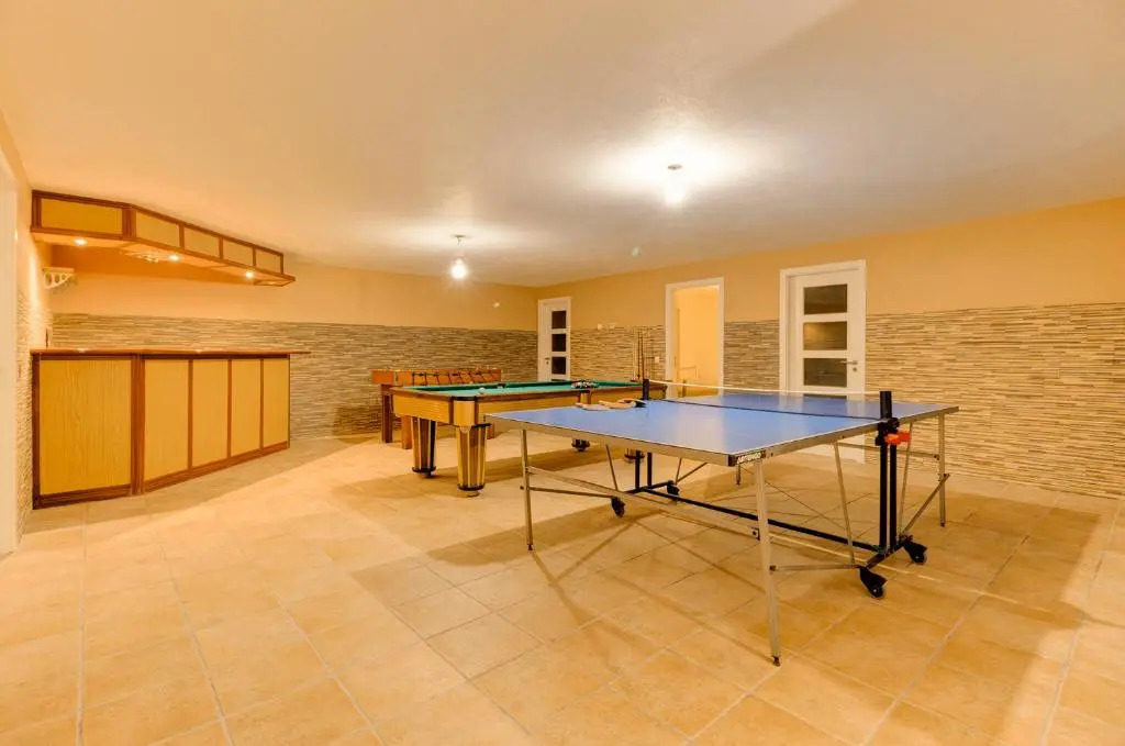 Villa Albufeira Golf Dois Superb V5 sleeps 12 Short Walk to Albufeira Centre