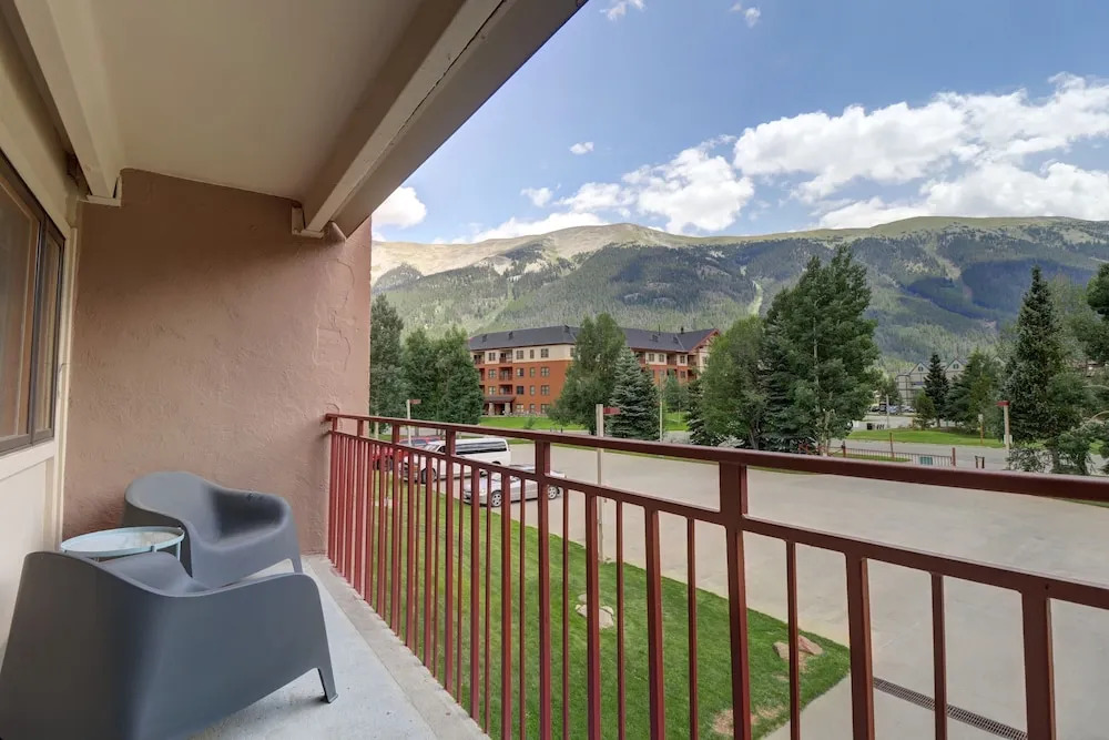 Excellent Views From This Mountain Side Condo - PG107 by Redawning