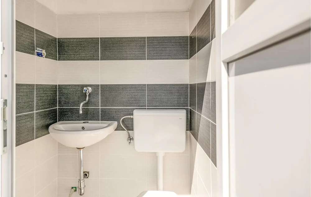 4 Bedroom Beautiful Home In Rabac