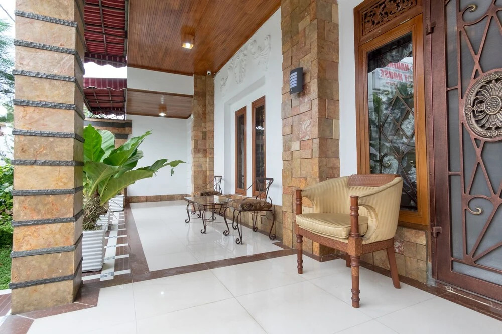 Naufal Guest House by OYO Rooms