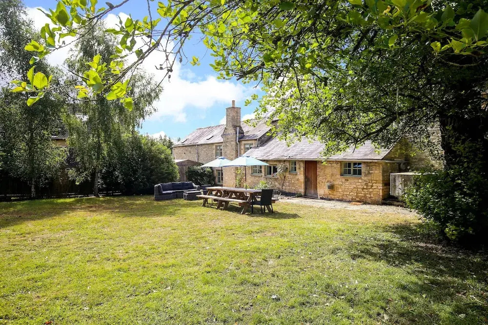 Rustic Cotswolds Farmhouse by Burford