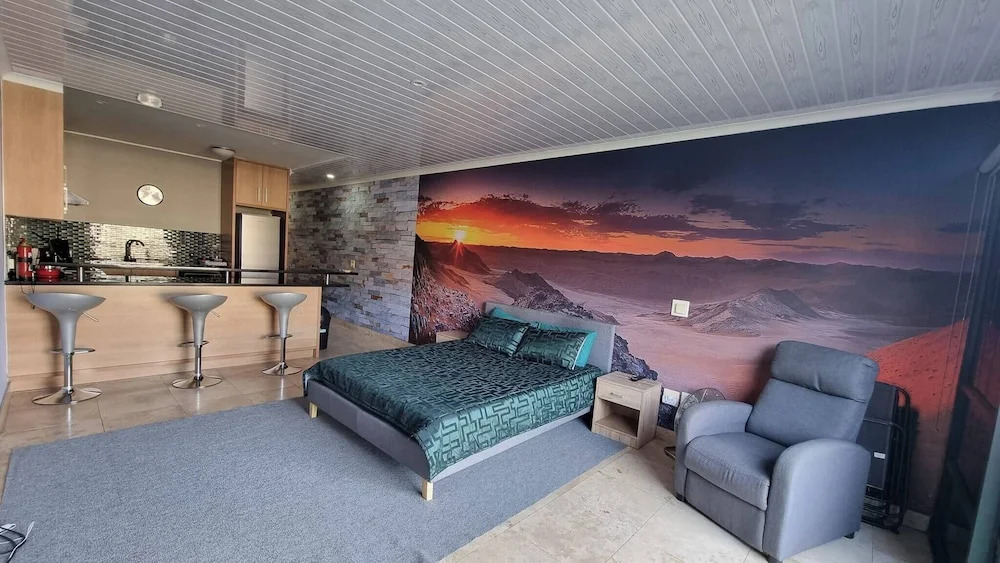 Waterfront Deco Apartment 2 Sleeper Lake Views