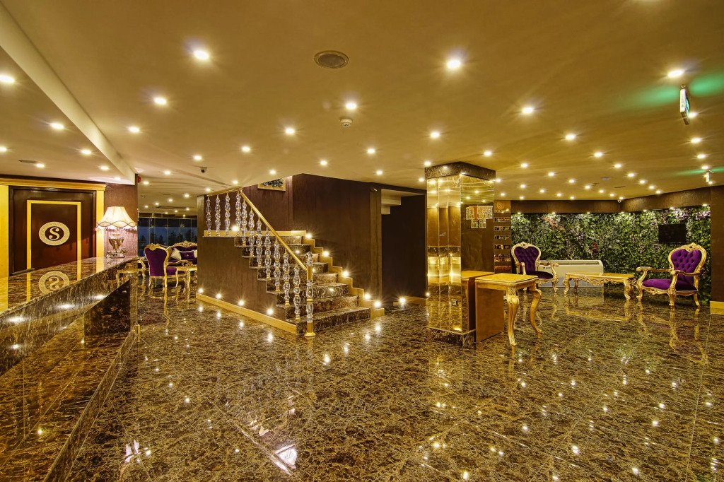 HOTEL S WHITE