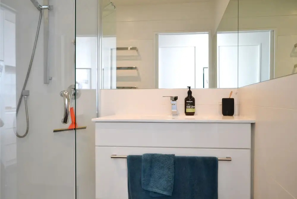 Stylish 2 Bedroom Loft Apartment With Parking