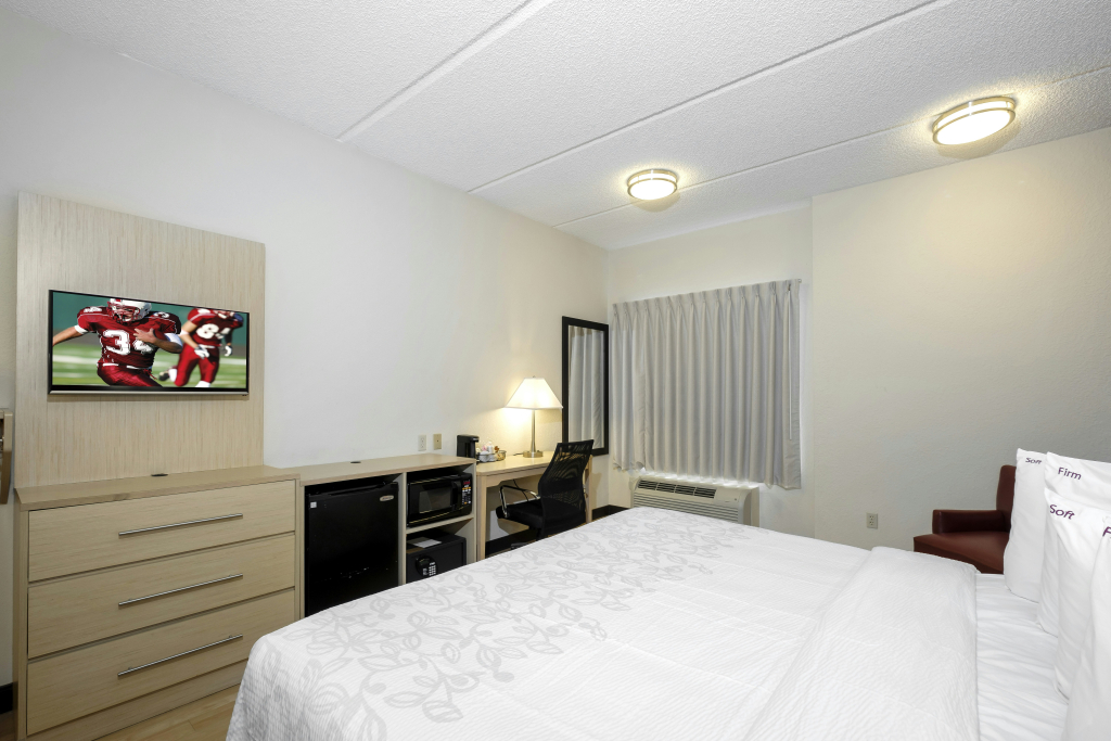Red Roof Inn PLUS + Gainesville