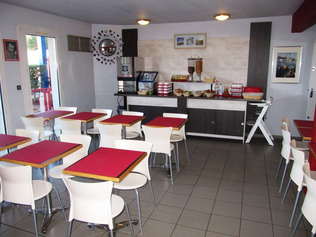 Brit Hotel Essentiel Sète / Balaruc