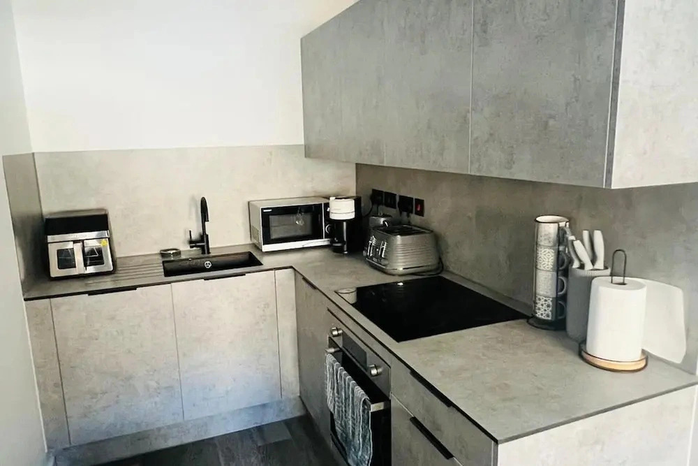 Sleeps 3 - Garden and Parking - Near Old Trafford