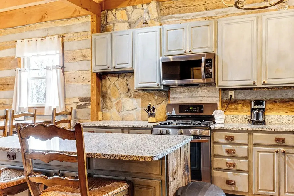 Spacious Gatlinburg Cabin w/ Hot Tub & Game Room!