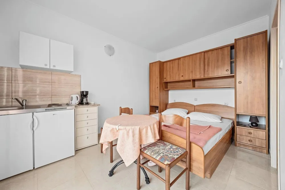 Beautiful Studio Apartment Near Sandy Beaches