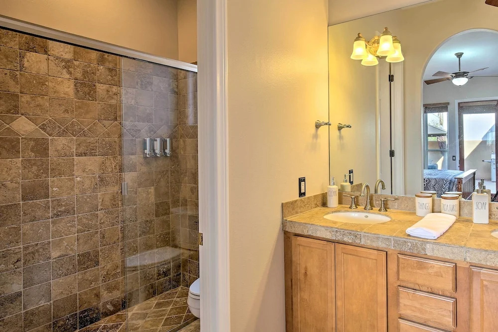 222396 3BR Escape w/ Fire Pit: 1 Mi to Old Town