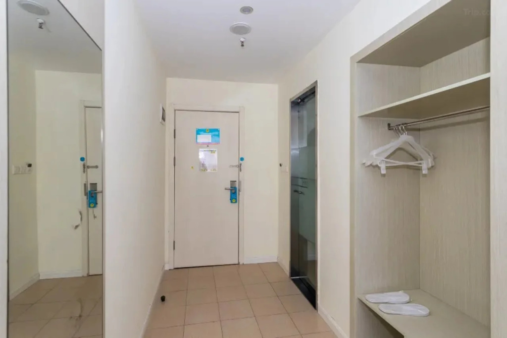 Pebble Motel (Kunshan Golden Eagle International Qianjin Middle Road)