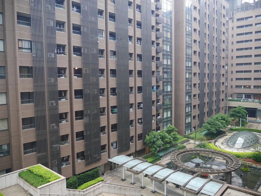 Q square Garden Apartment 13