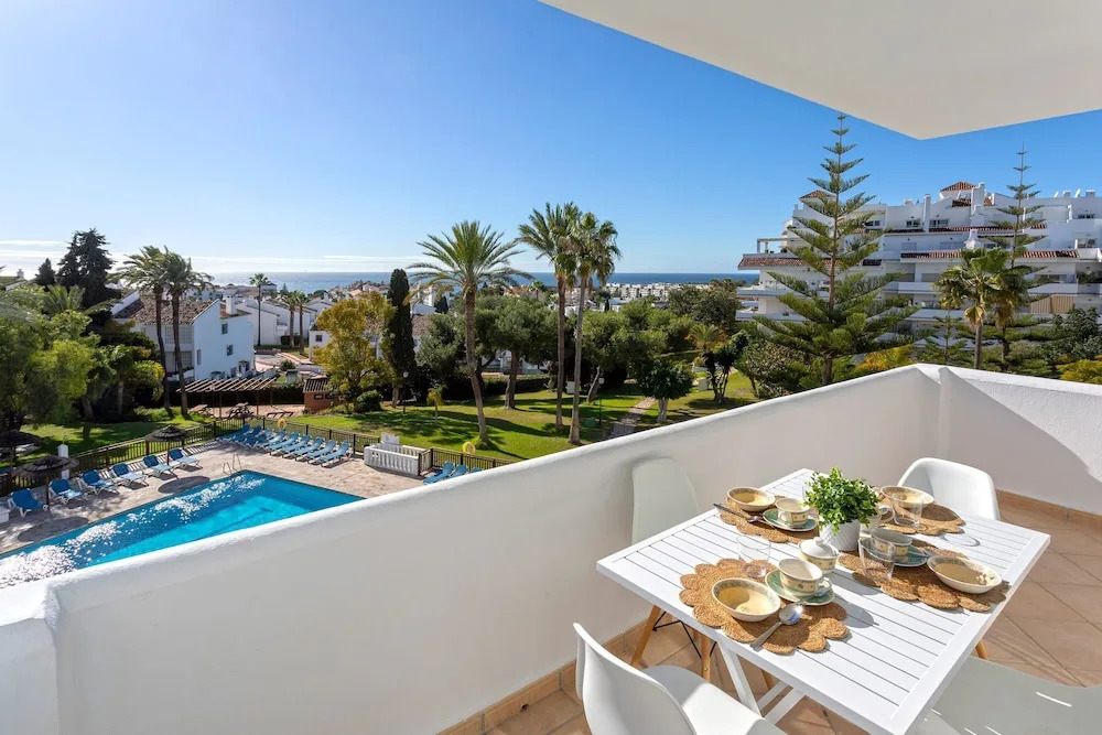 Exclusive 2BD Apartment With Private Terrace in Marbella Royal Gardens