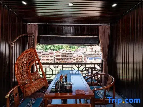 Phoenix Wanfeng Yushe Light Luxury Homestay (Hongqiao Branch, Fenghuang Ancient Town)