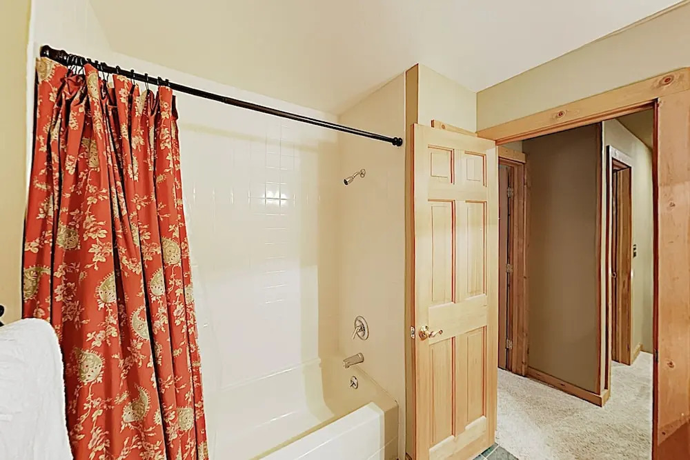 New Listing! Inviting Mountain W/ Hot Tub 4 Bedroom Home