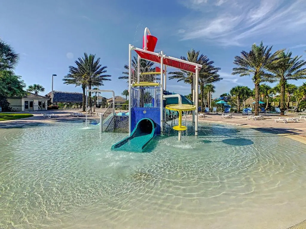 Breathtaking 2 stories Townhome with Free Waterpark and resort amenities