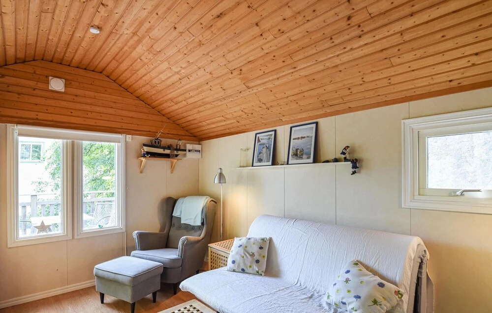 Lovely Home In Strömstad With Wifi