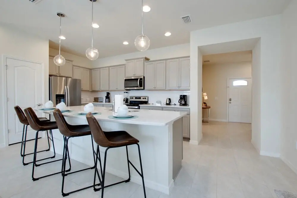 5 Bed 4 Bathroom Town Home