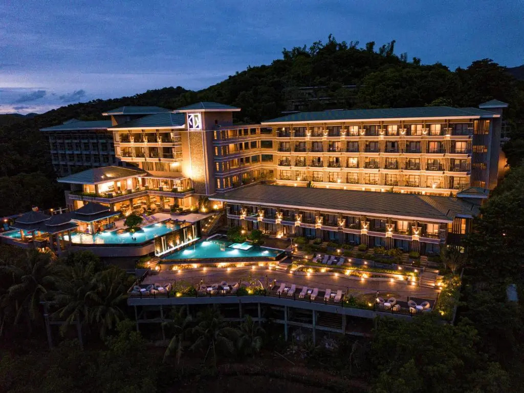 Zuri Resort