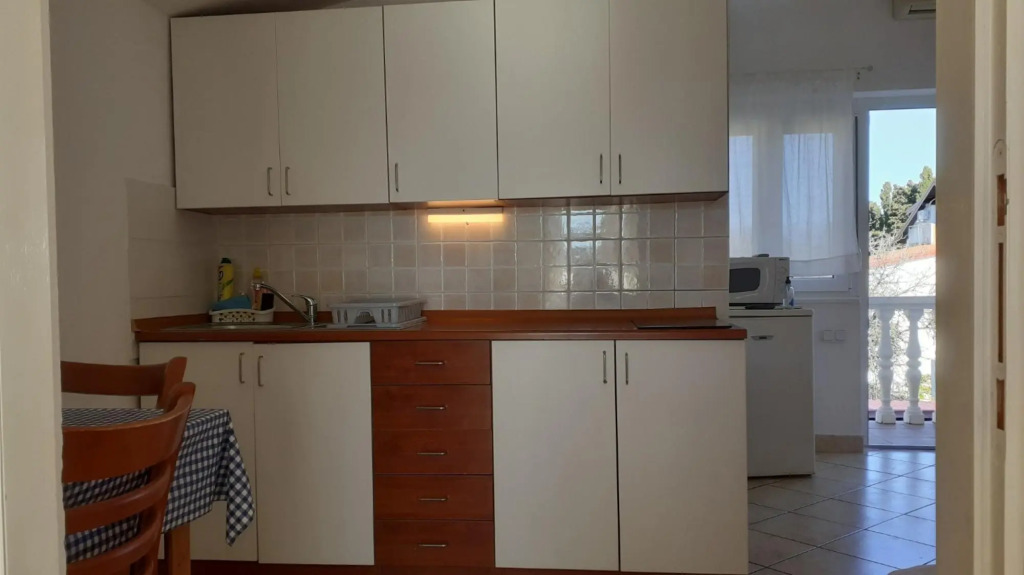 Dobri - 500 m from beach - A4(2+2)