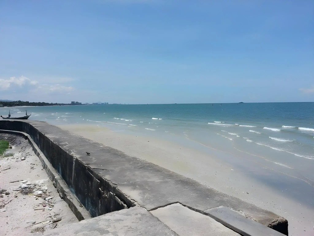 Bann Lom Le Huahin