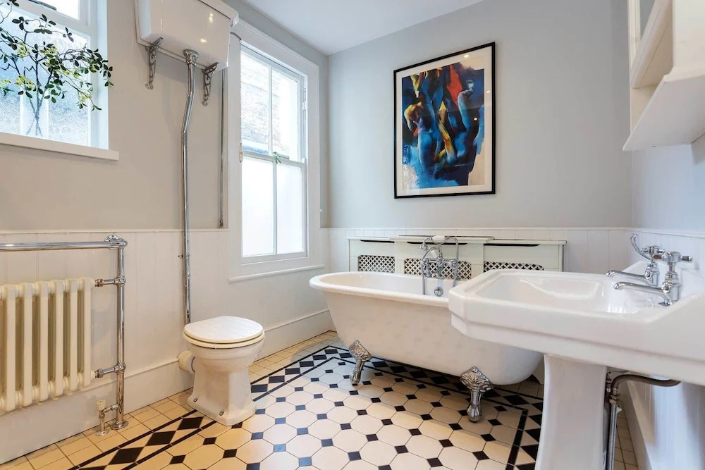 Veeve - Clapham Fairytale