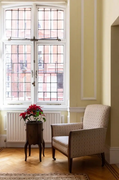 Stylish apartment on quiet street parallel to Kings Road, Chelsea