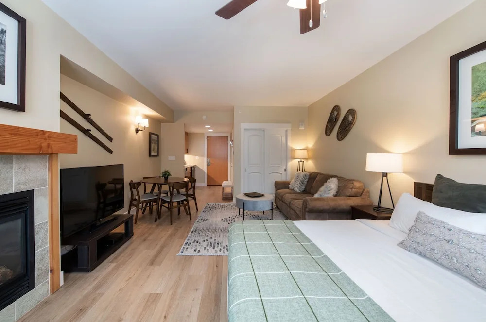 Premium Unit 3522- Fraser Crossing/founders Pointe Condo