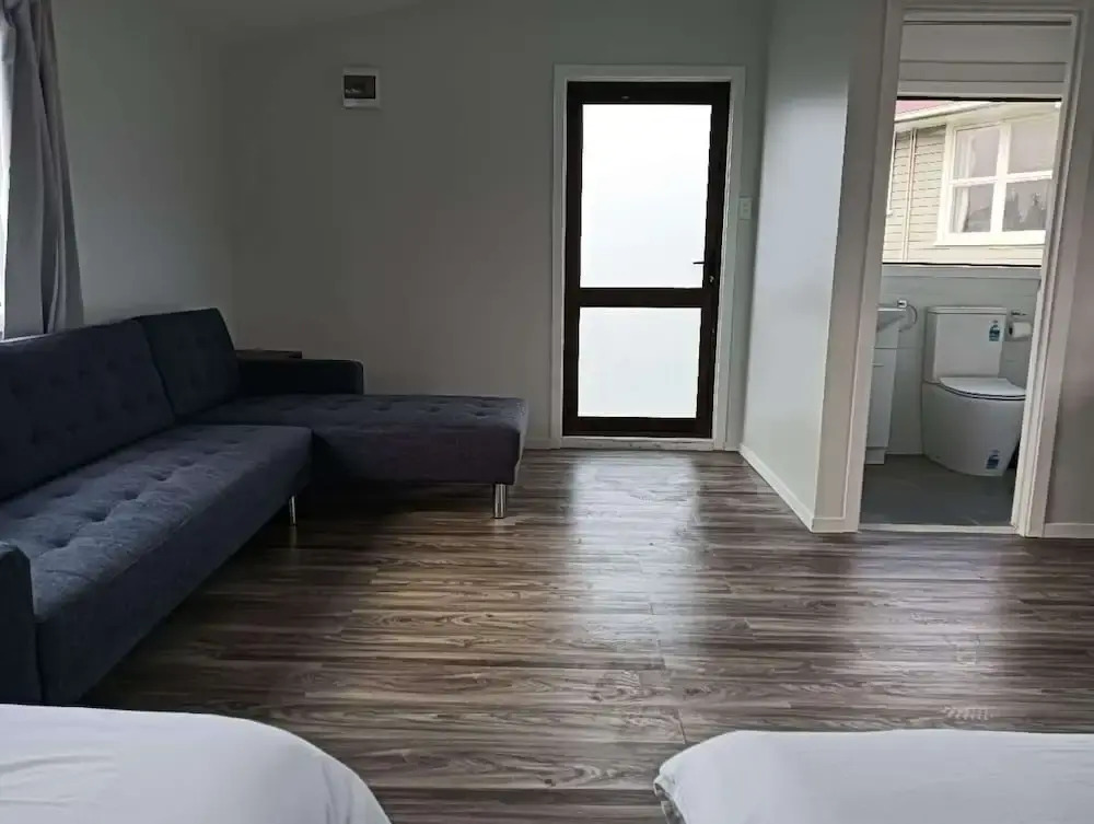 4 Double Beds and 2 Sofa Bed chalet