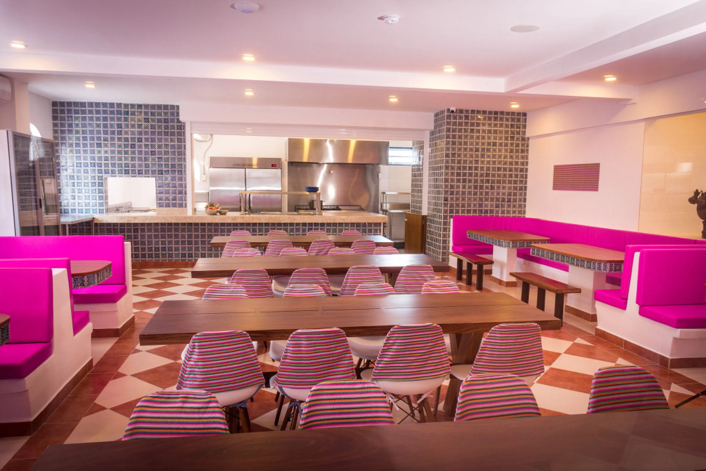 Nomads Party Hotel