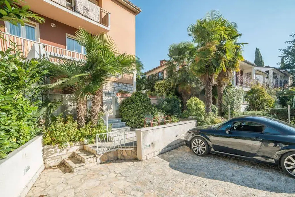 Apartments Pino 106