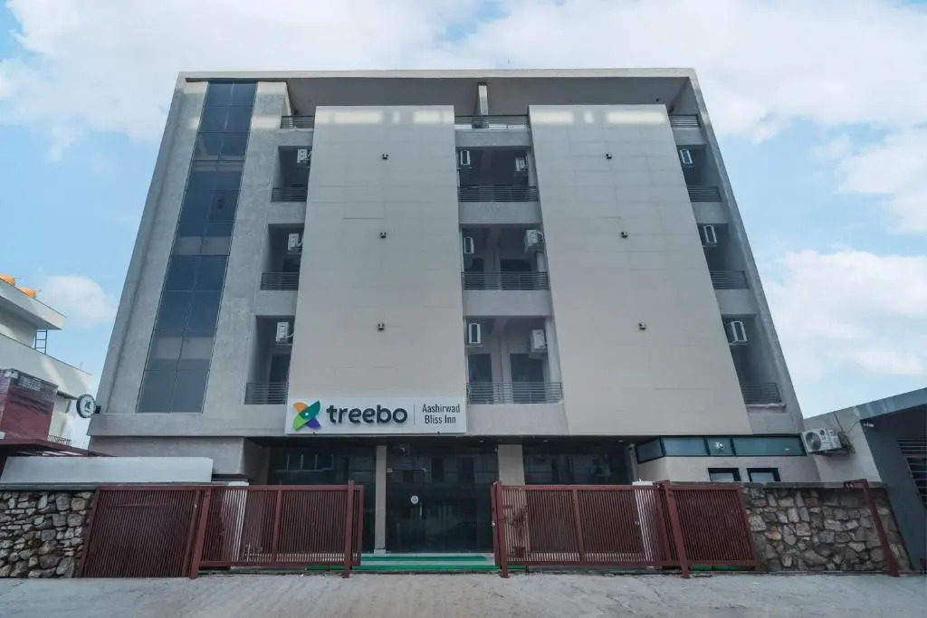 Treebo Aashirwad Bliss Inn With Swimming Pool