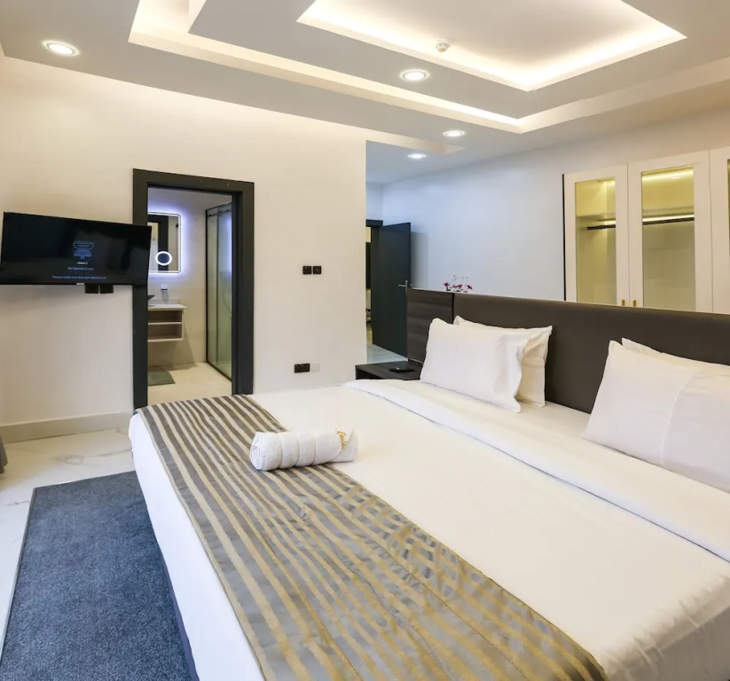 George Residence Banana Island