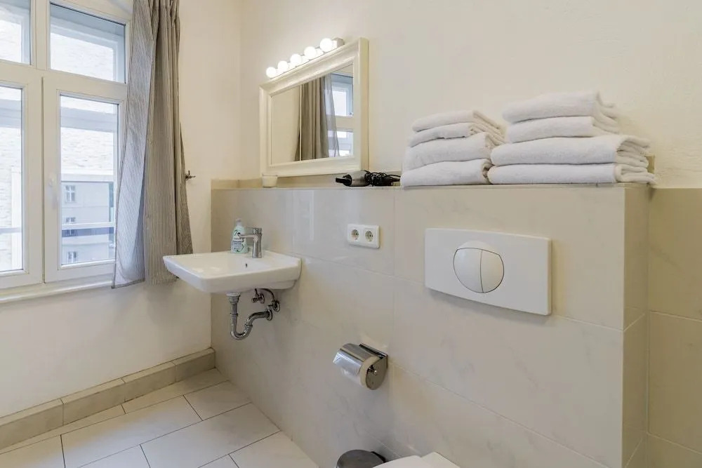 SUITE & APART