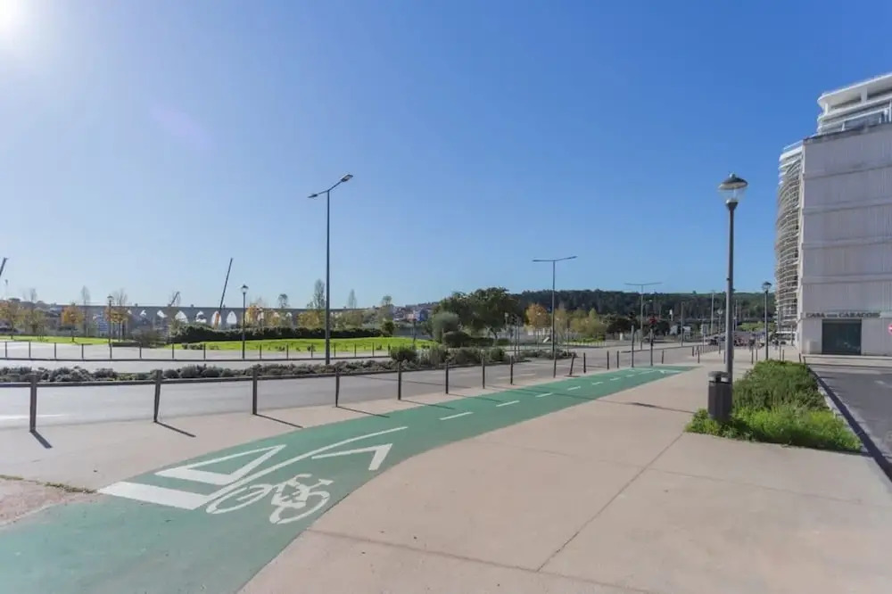 Spacious Lisbon Haven w Lift Garage