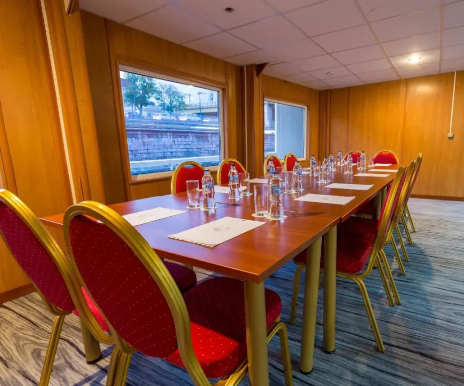 Grand Jules - Boat Hotel