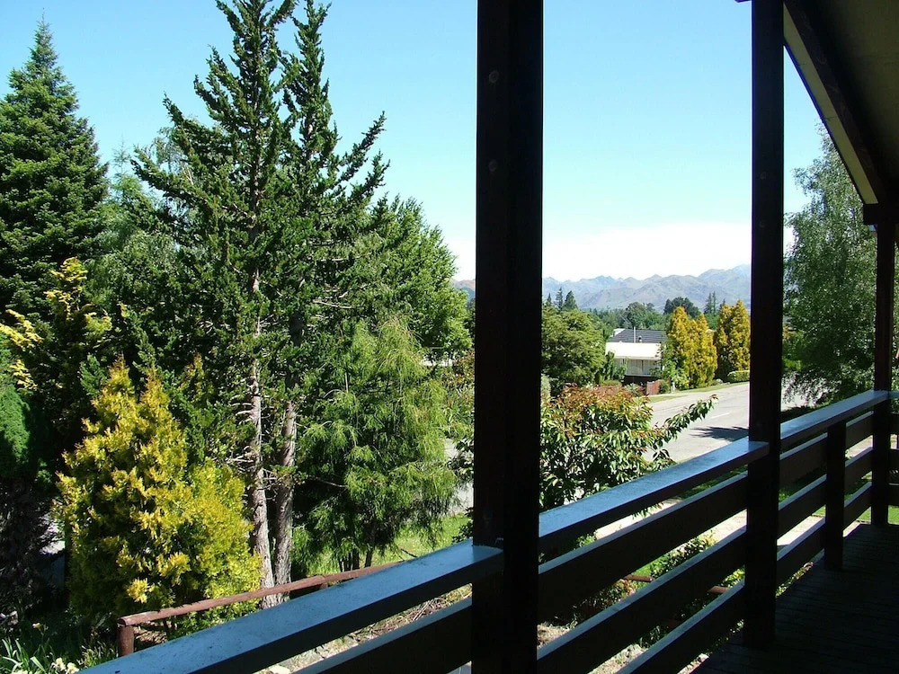 44 Chalet Crescent