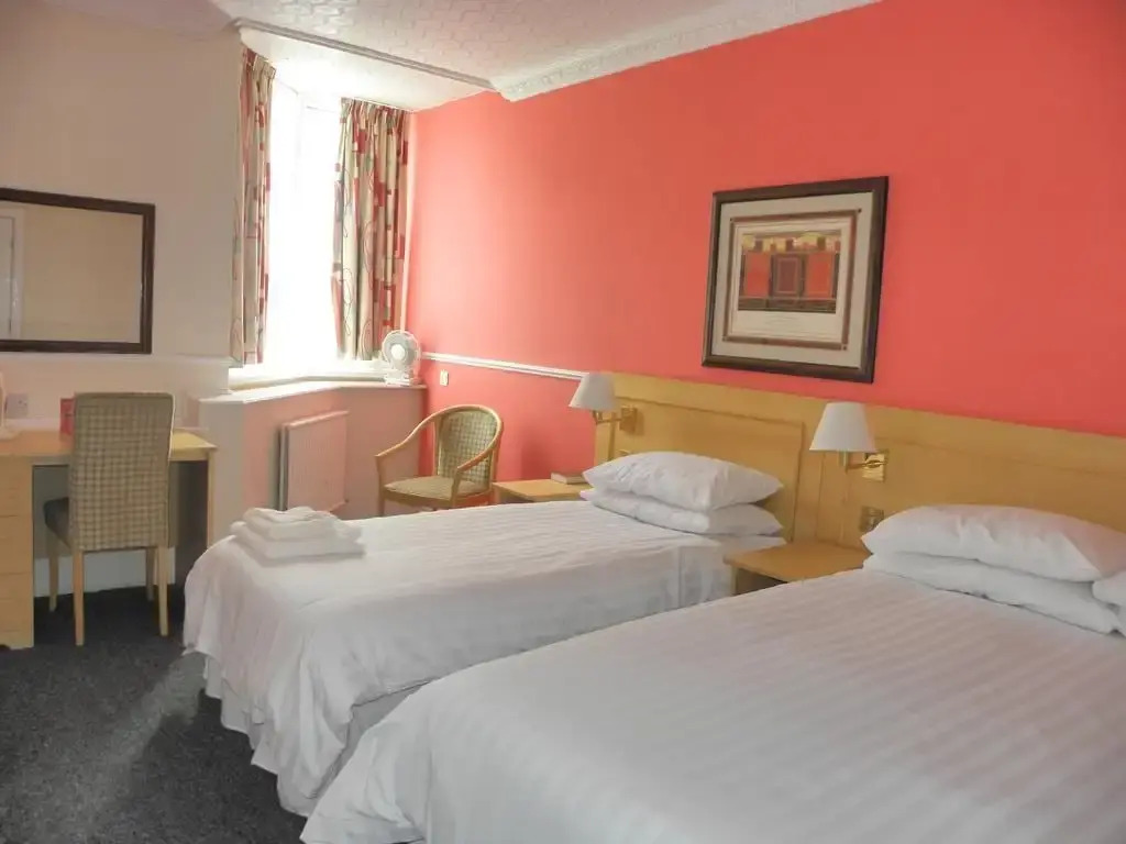 Chequers Plaza Hotel