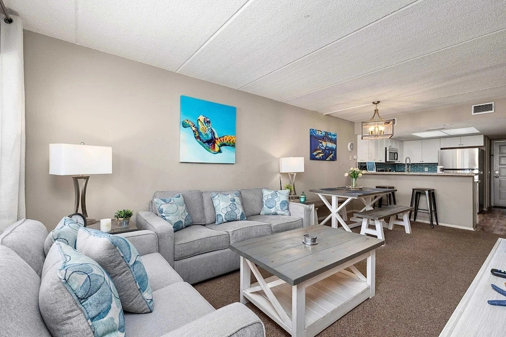 Steps From Beach, Condo With Pool and Hot Tub