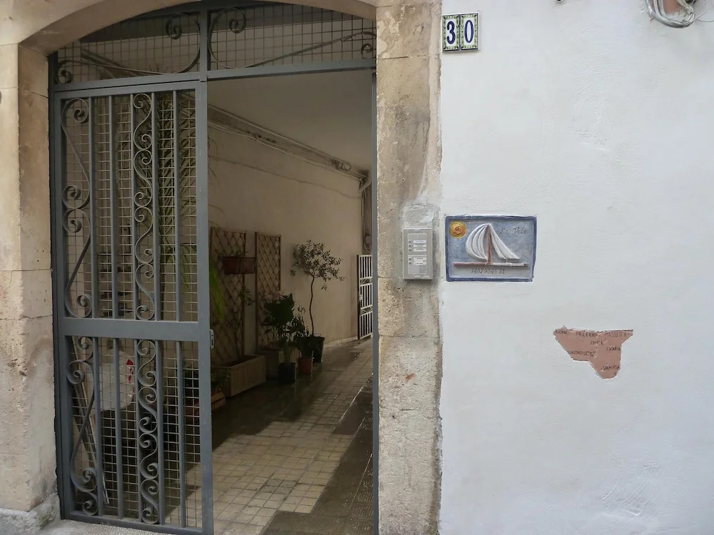 Studio in Siracusa, With Wonderful City View, Furnished Terrace and Wifi Near the Beach